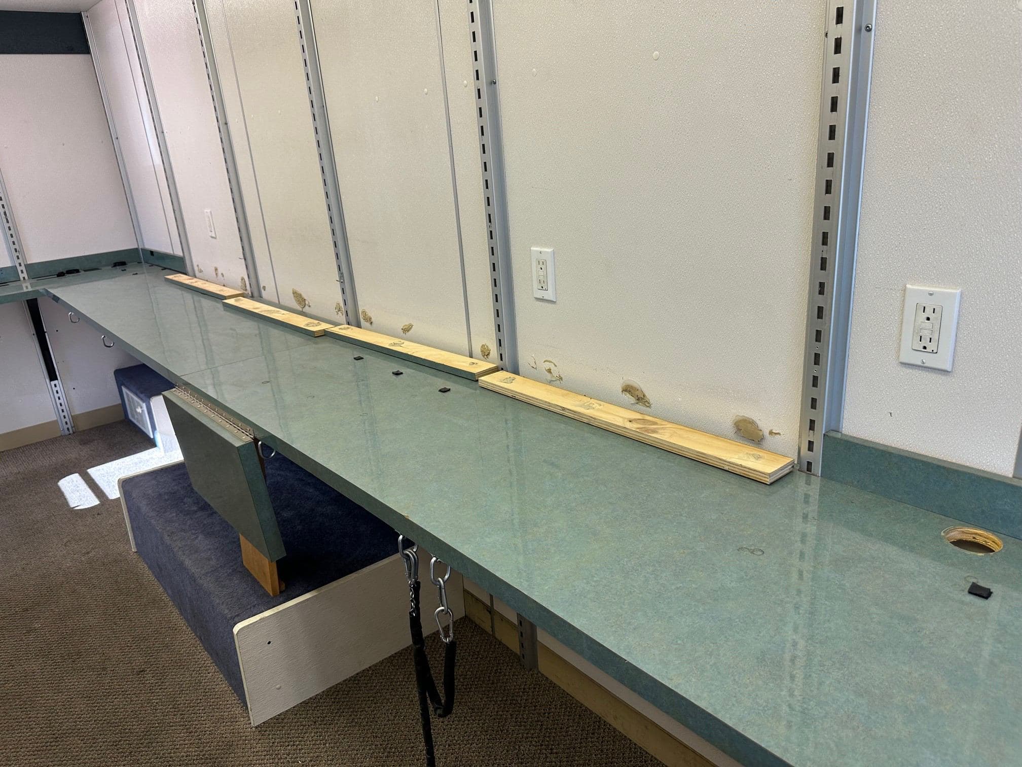 2002 WORKHORSE Step Van with Handicap Lift image 25