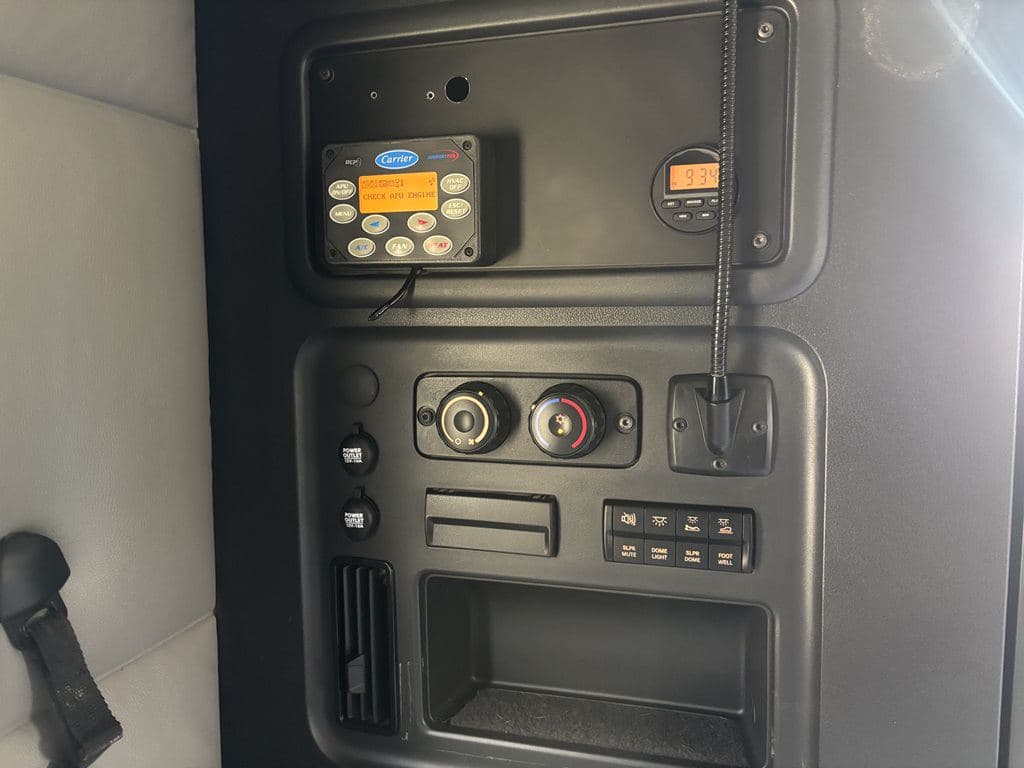 Used 2022 FREIGHTLINER PT126064ST image 17