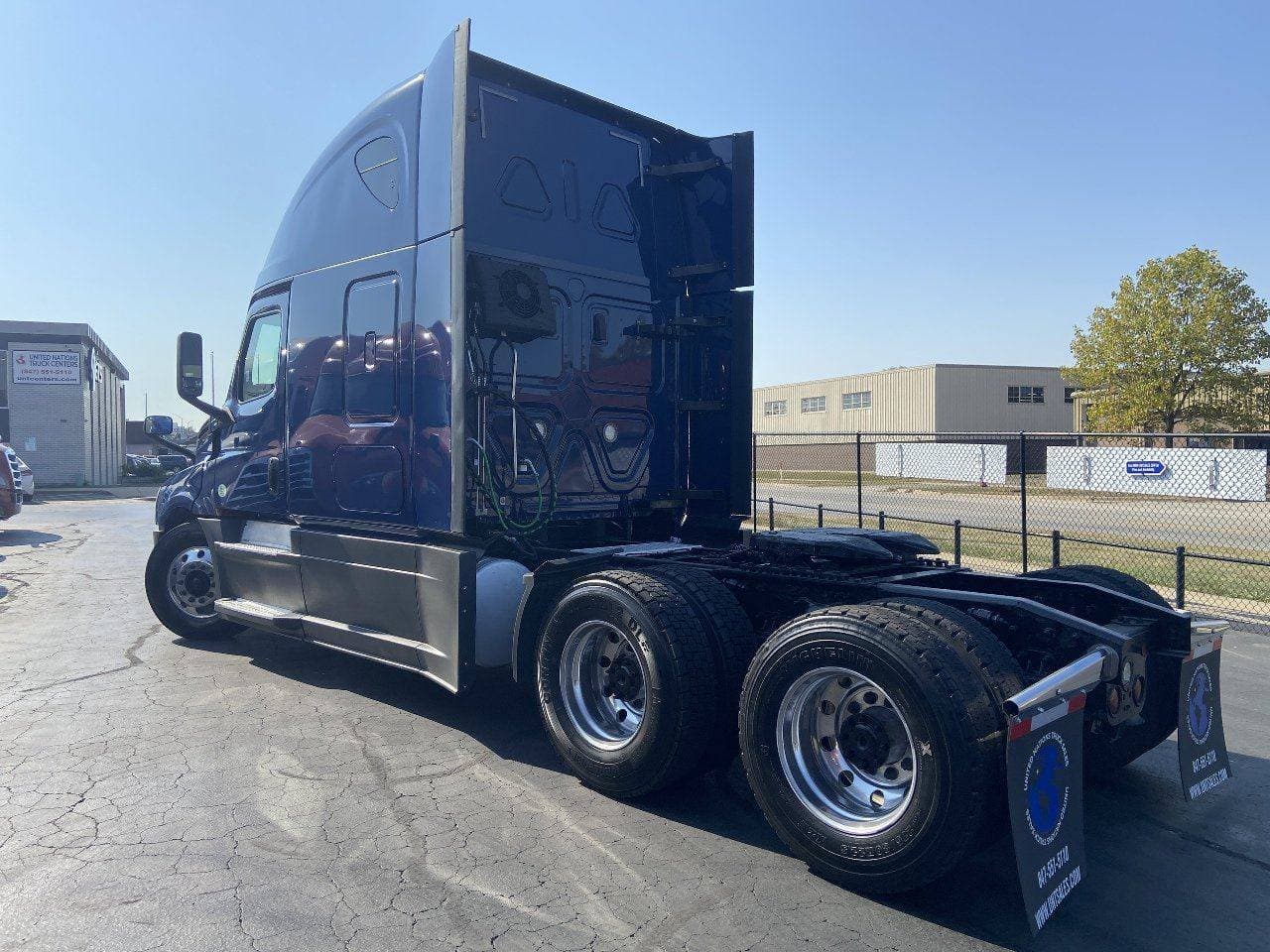 2020 FREIGHTLINER Cascadia CA126 Tandem Axle Sleeper image 8