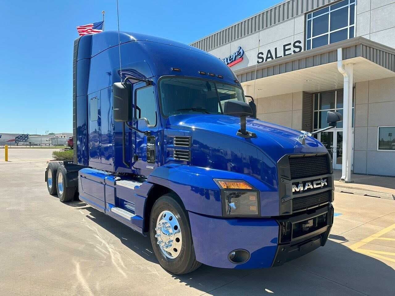 Used 2023 MACK ANTHEM Conventional - Sleeper Truck image 3