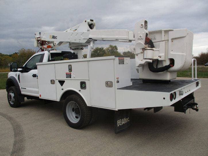 2017 Ford F-550 BUCKET TRUCK 92K MILES image 4