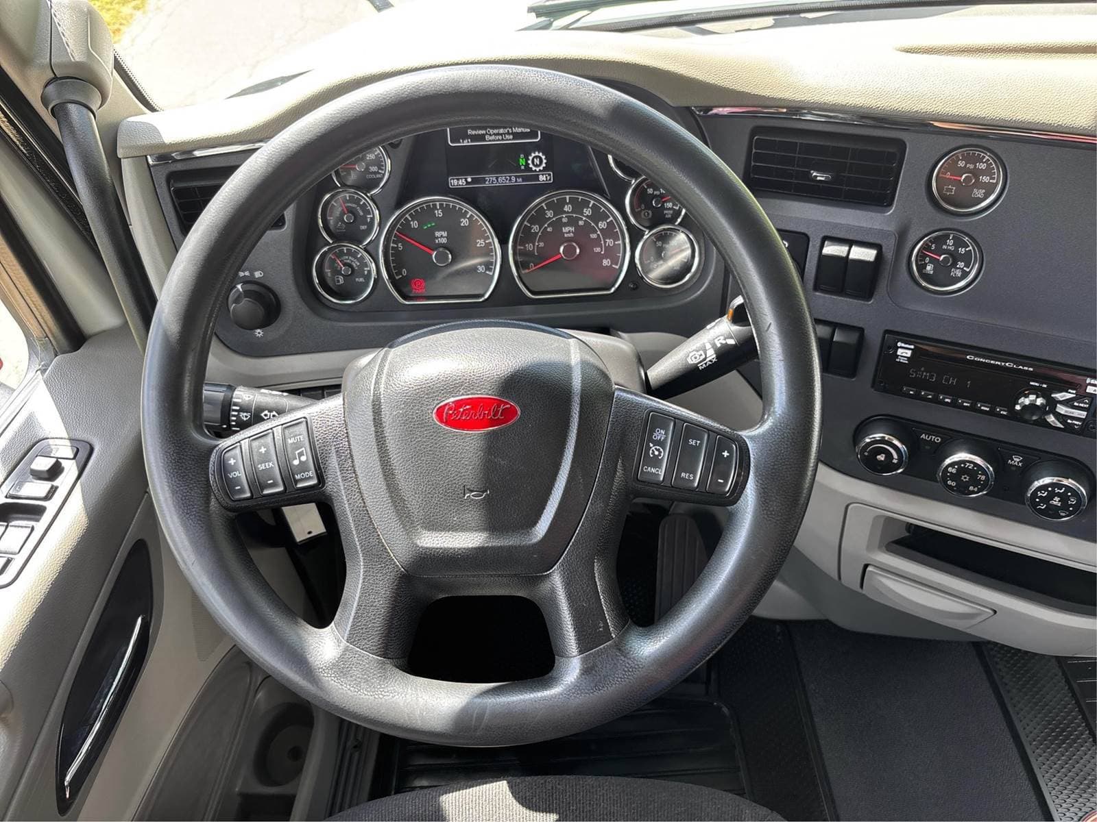 2021 Peterbilt 579 image 9