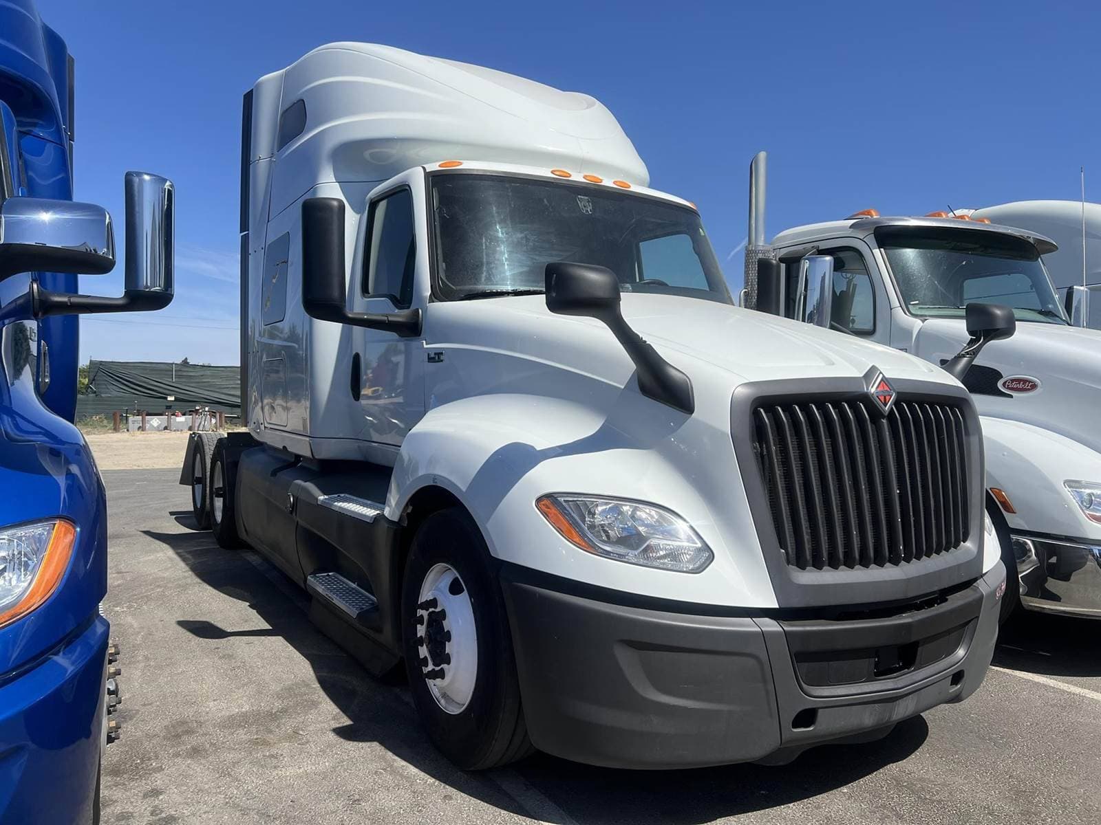 2022 International LT Sleeper Semi Truck - Raised Roof Sleeper, Cummins 450HP, Automatic image 3