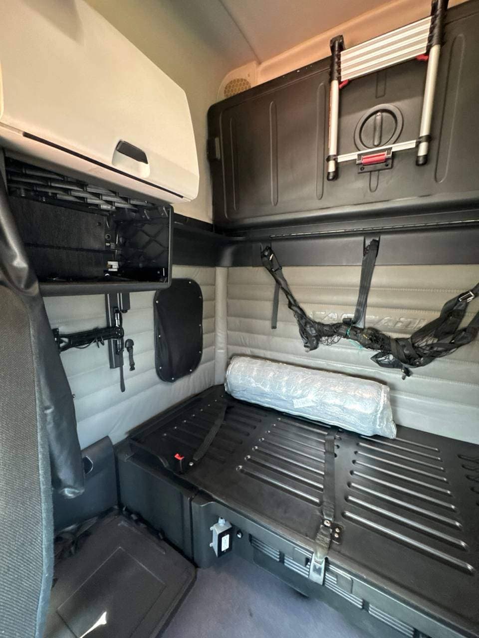 2022 Freightliner Cascadia 126 image 14