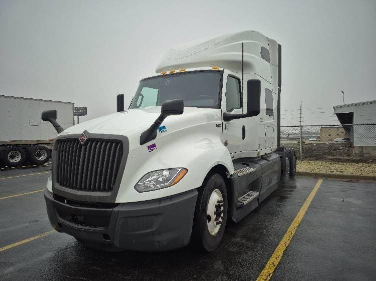 2023 International LT62F image 2