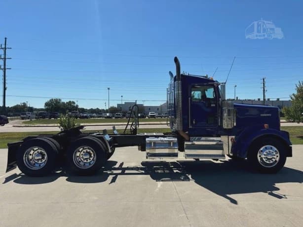 2021 Kenworth W9 Series image 6