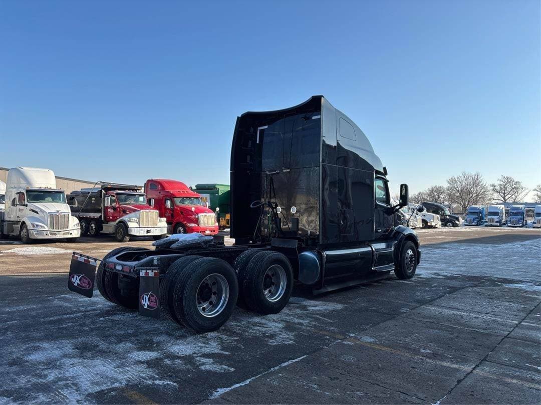 2021 Peterbilt 579 image 7