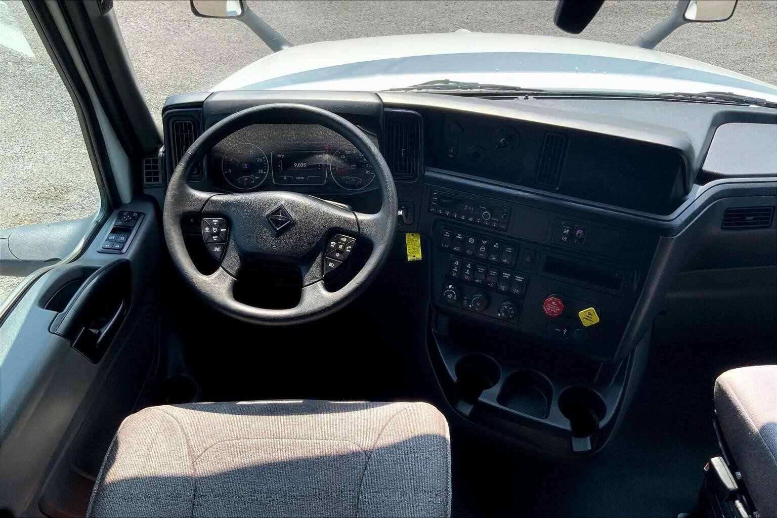 2023 International LT62F image 4
