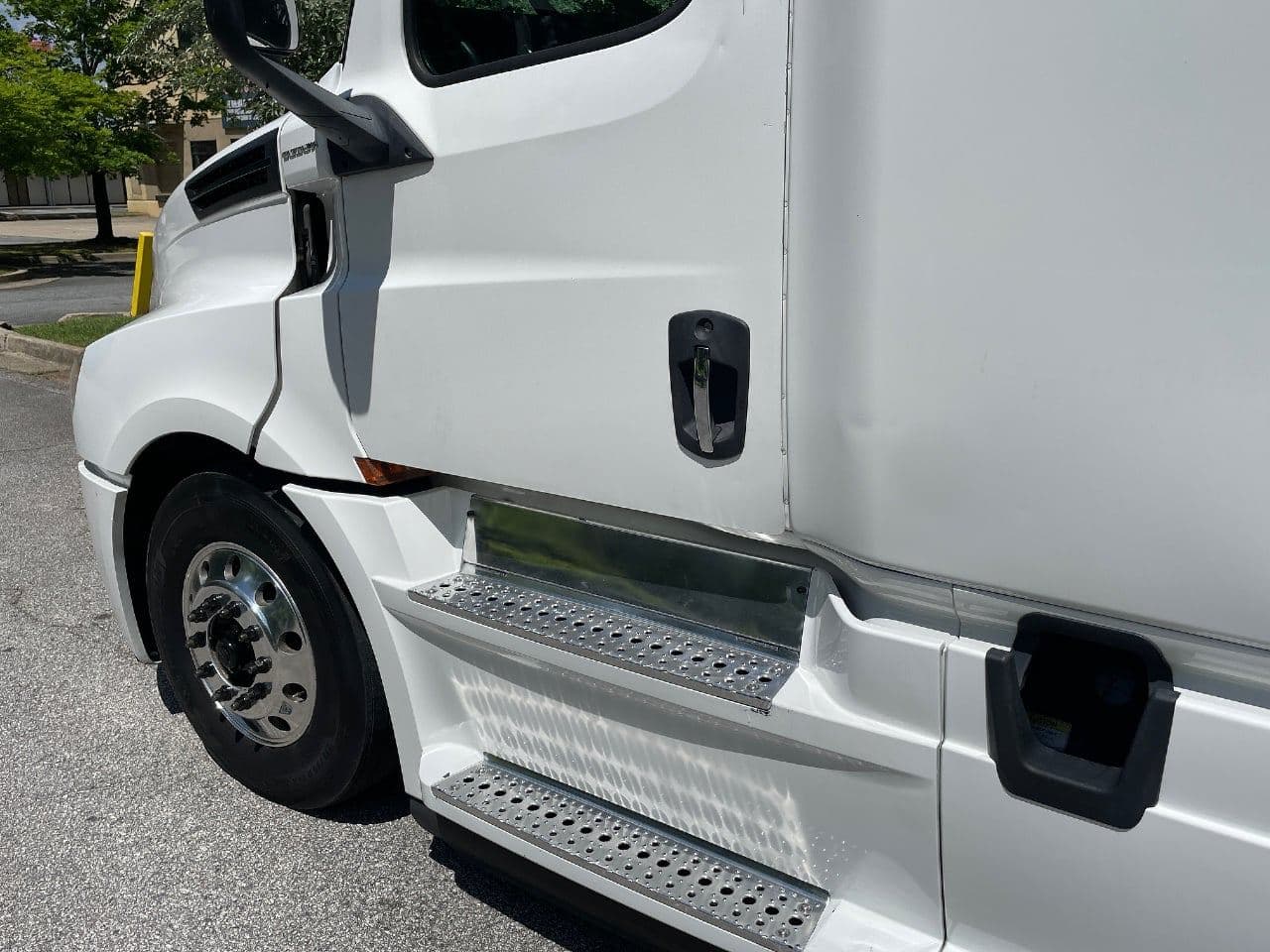 2019 Freightliner Cascadia 126 image 10