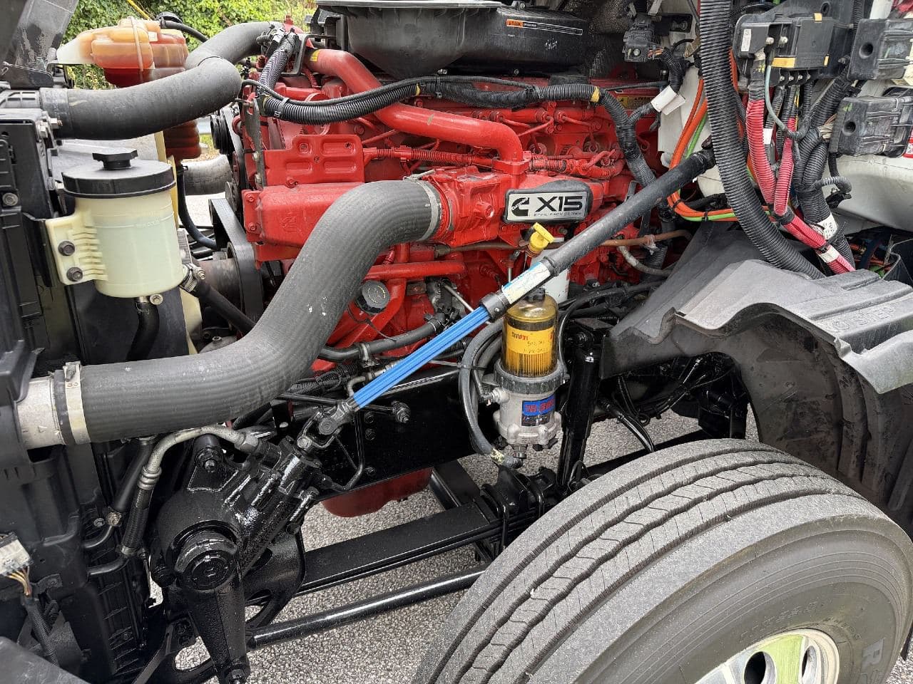 2019 International LT625 image 25