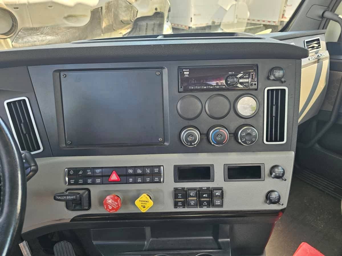 2019 Freightliner Cascadia image 10