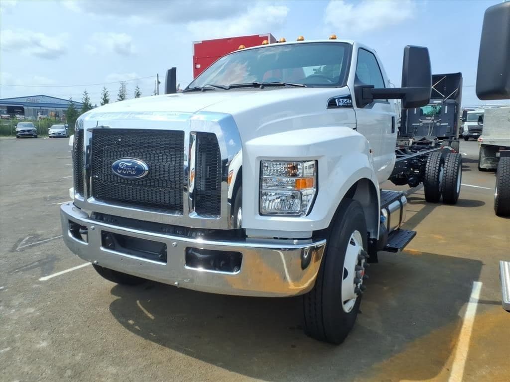 2027 Ford F750 SD image 2