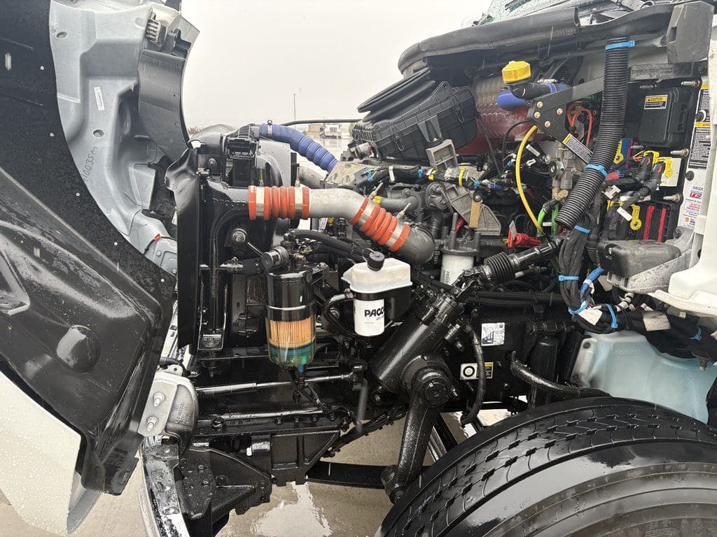 Used 2025 KENWORTH T280 image 2