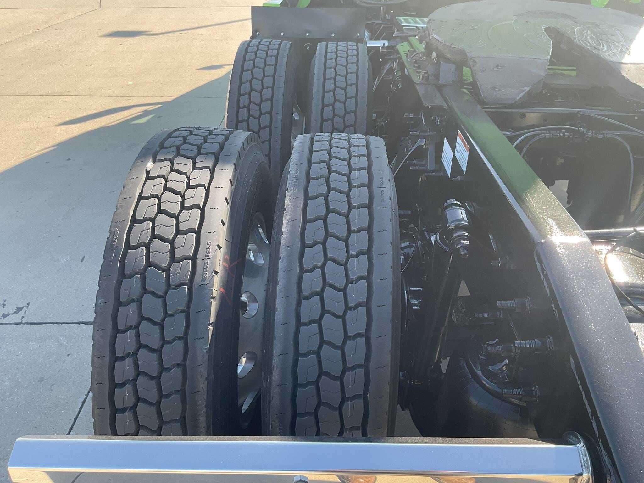 2022 Freightliner Cascadia 126 image 5