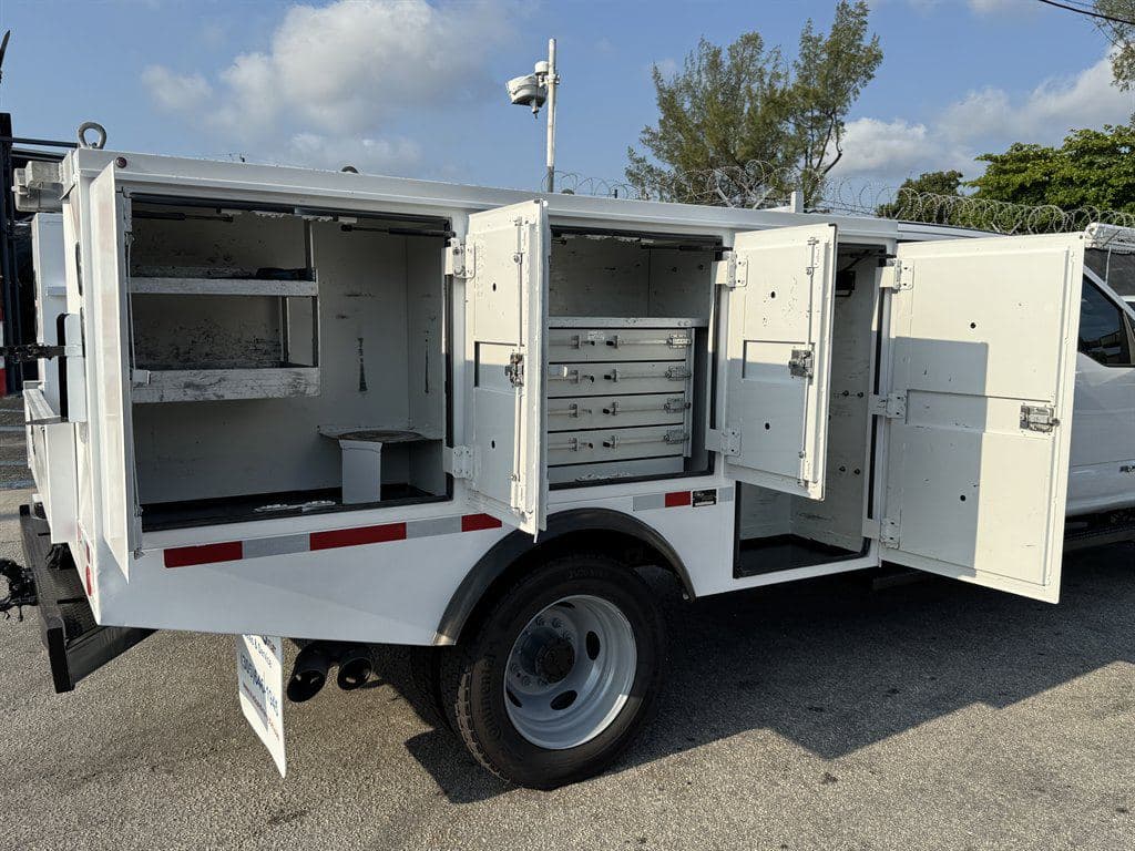 2018 Ford F550 image 23