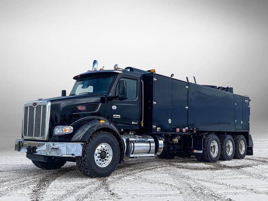 2024 Peterbilt 567 image 1