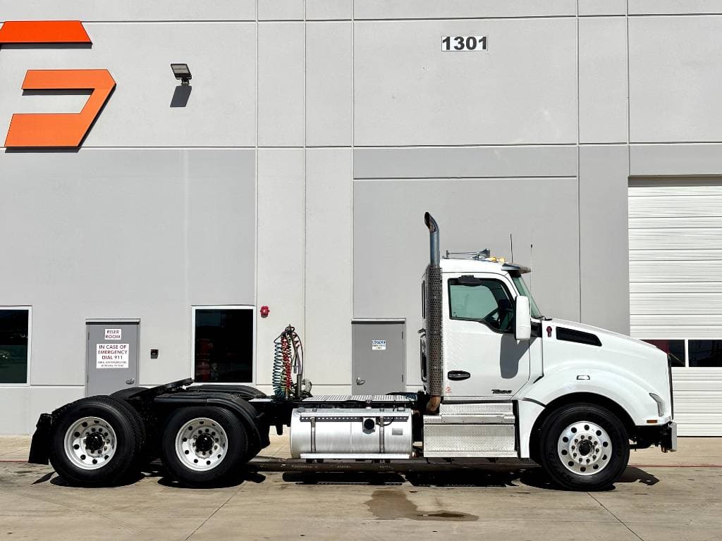 2021 Kenworth T880 image 3