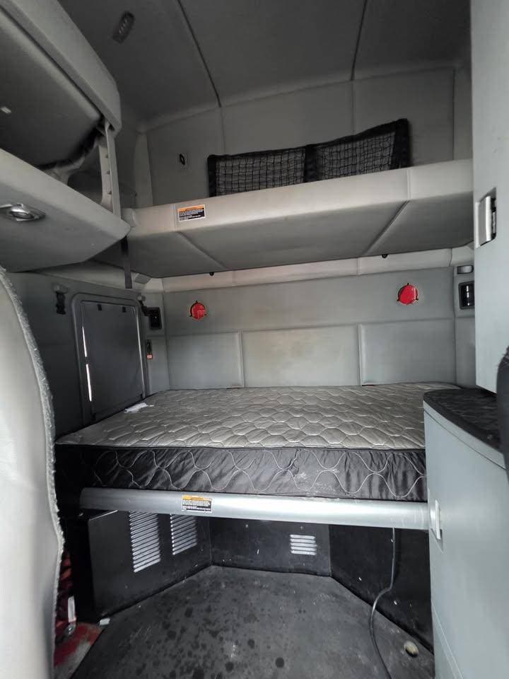 2018 Kenworth T680 image 9