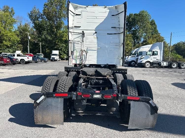 2022 Volvo VNL image 5