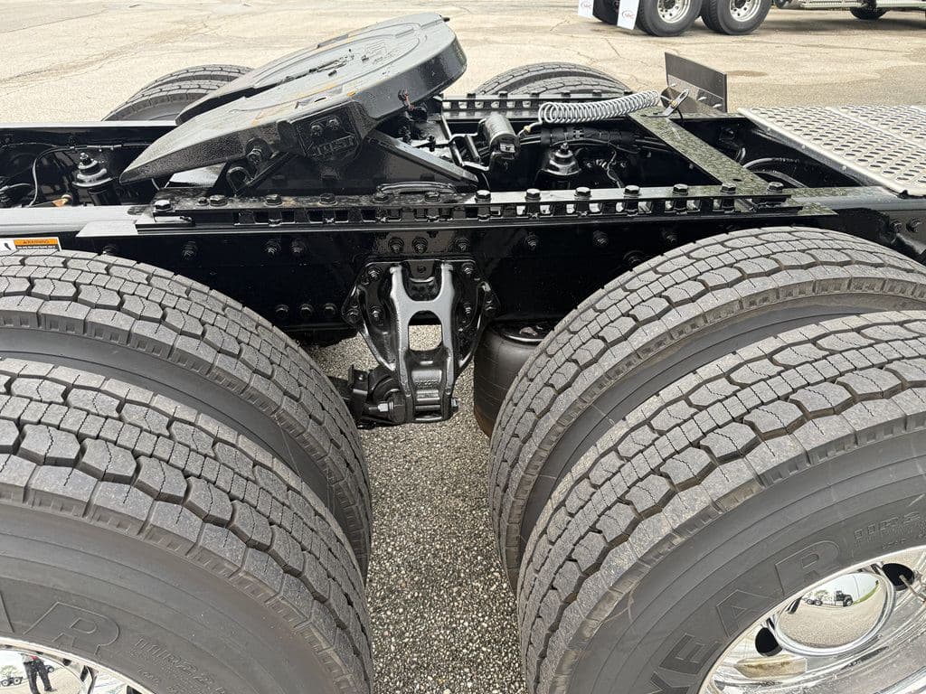 New 2027 KENWORTH W900L image 4