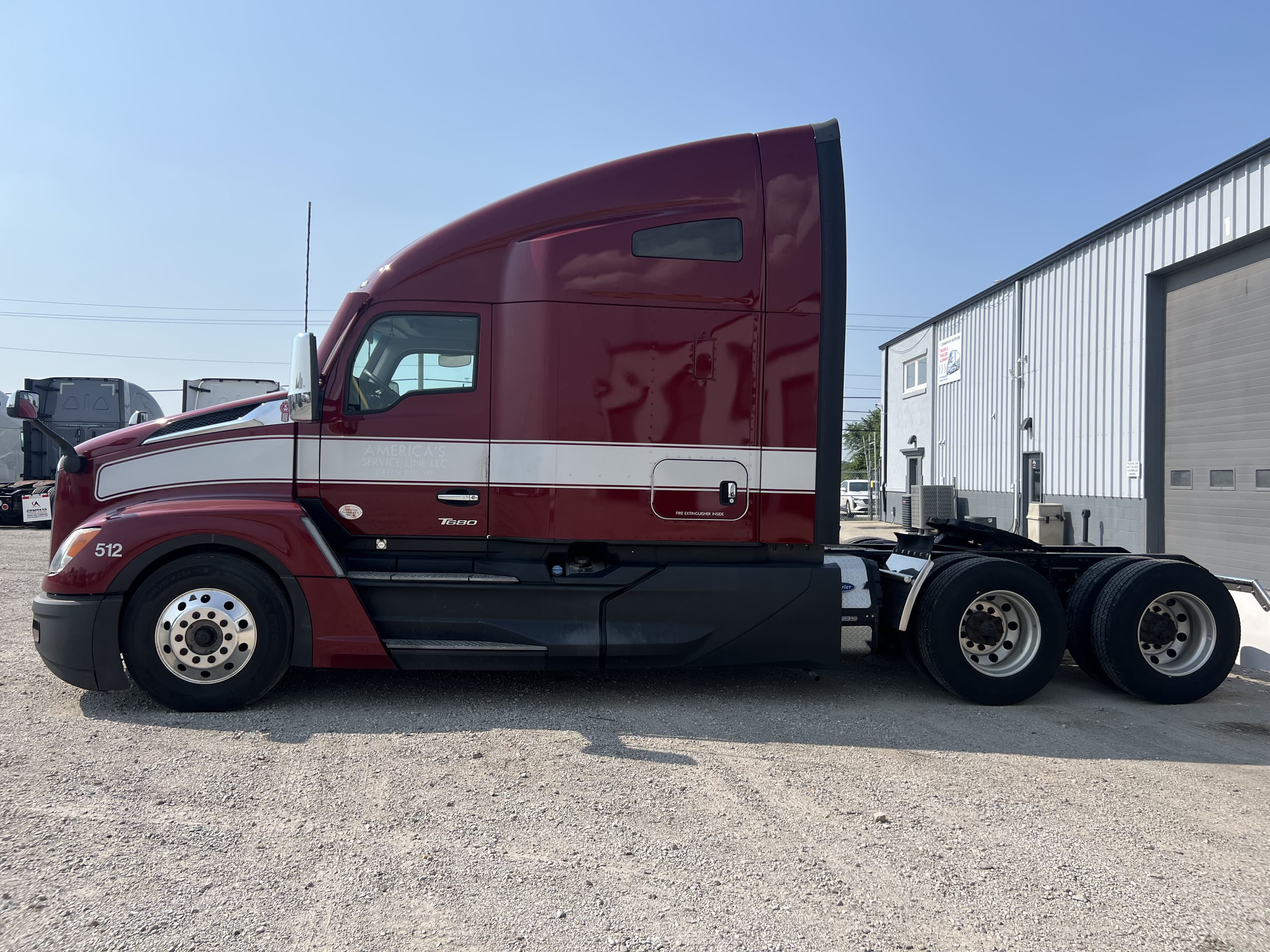 2023 Kenworth T680 image 2