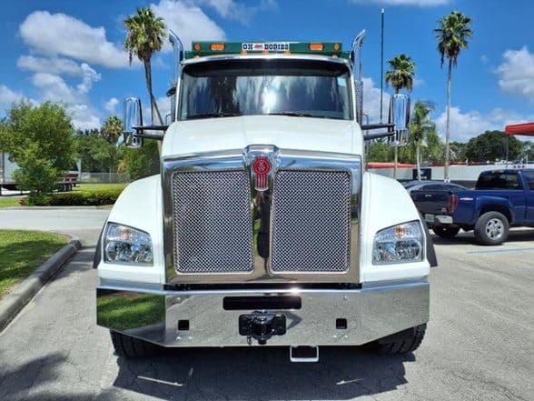 2025 Kenworth T880 image 2