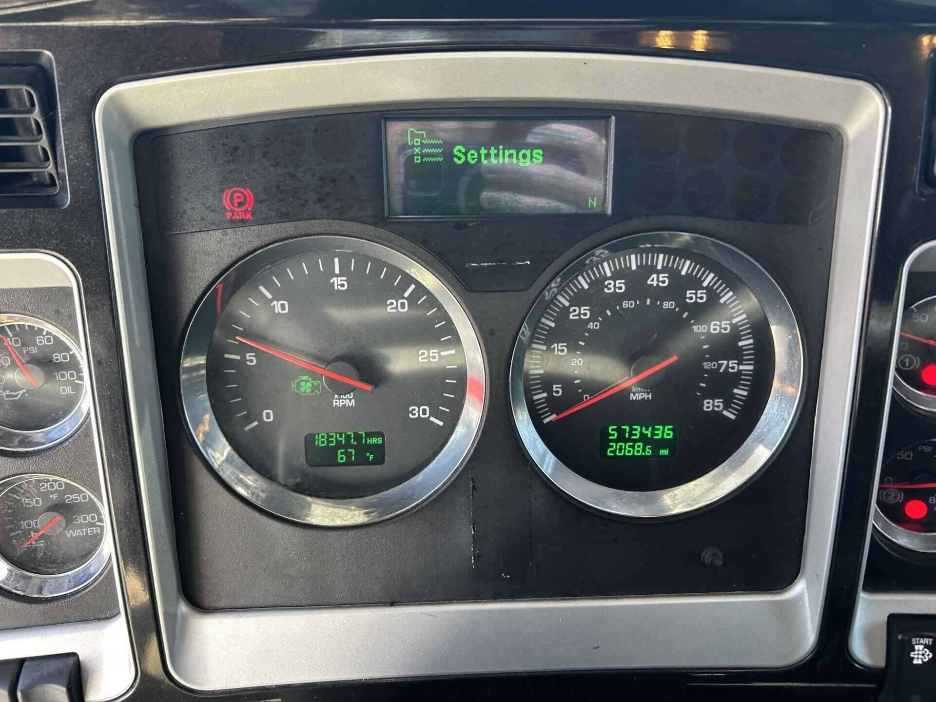 2019 Kenworth T8 Series image 7