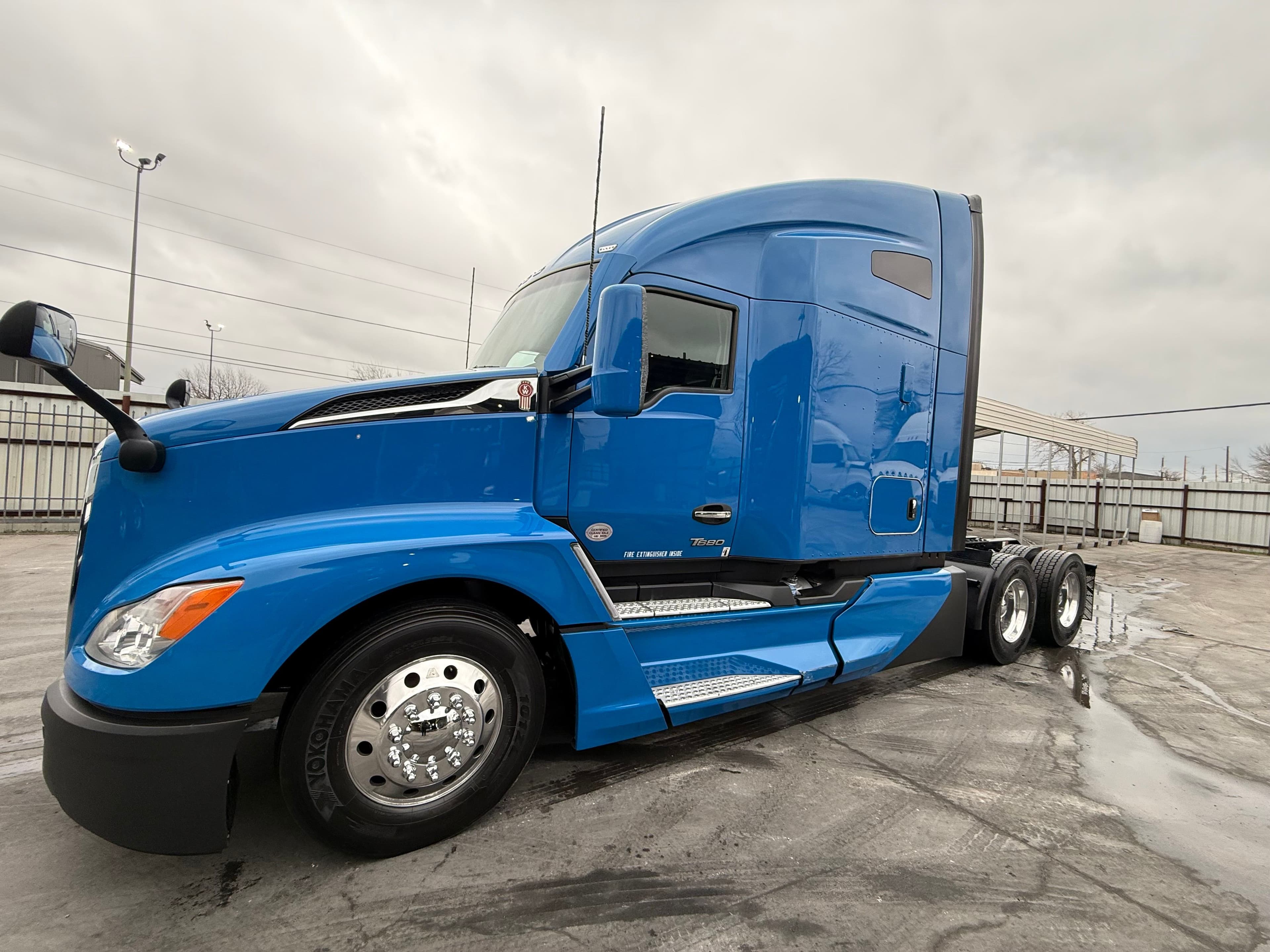 2023 Kenworth T680 image 2