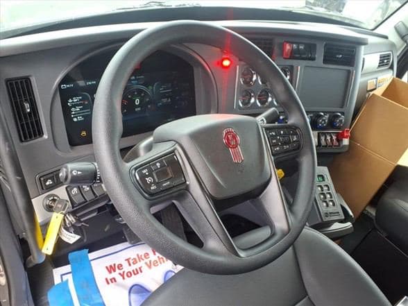 2026 Kenworth T880 image 15