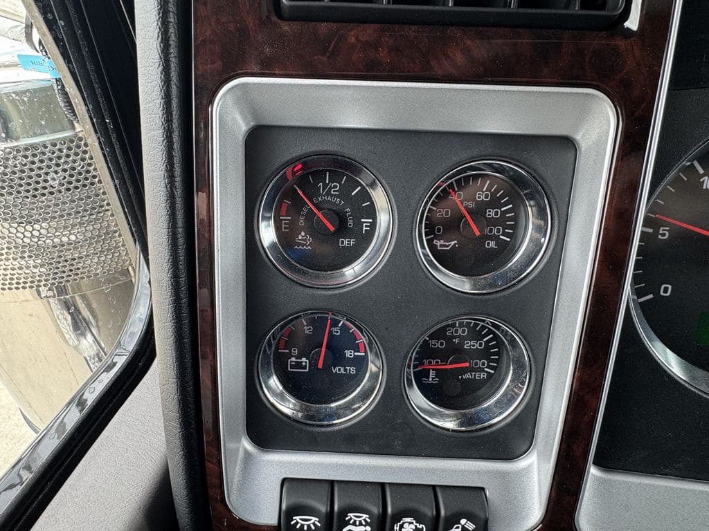 New 2027 KENWORTH W900L image 17