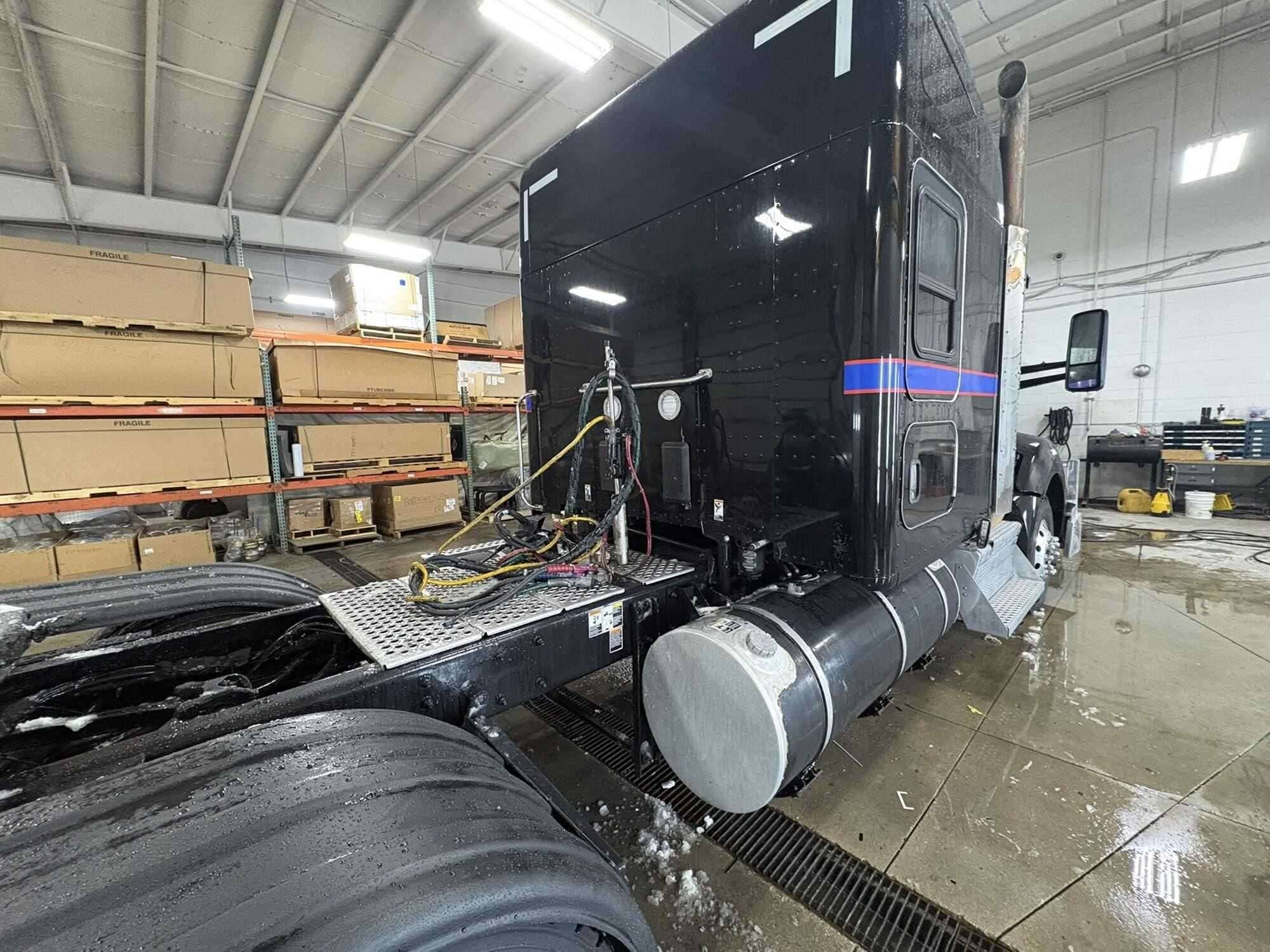 2023 Kenworth T880 image 5