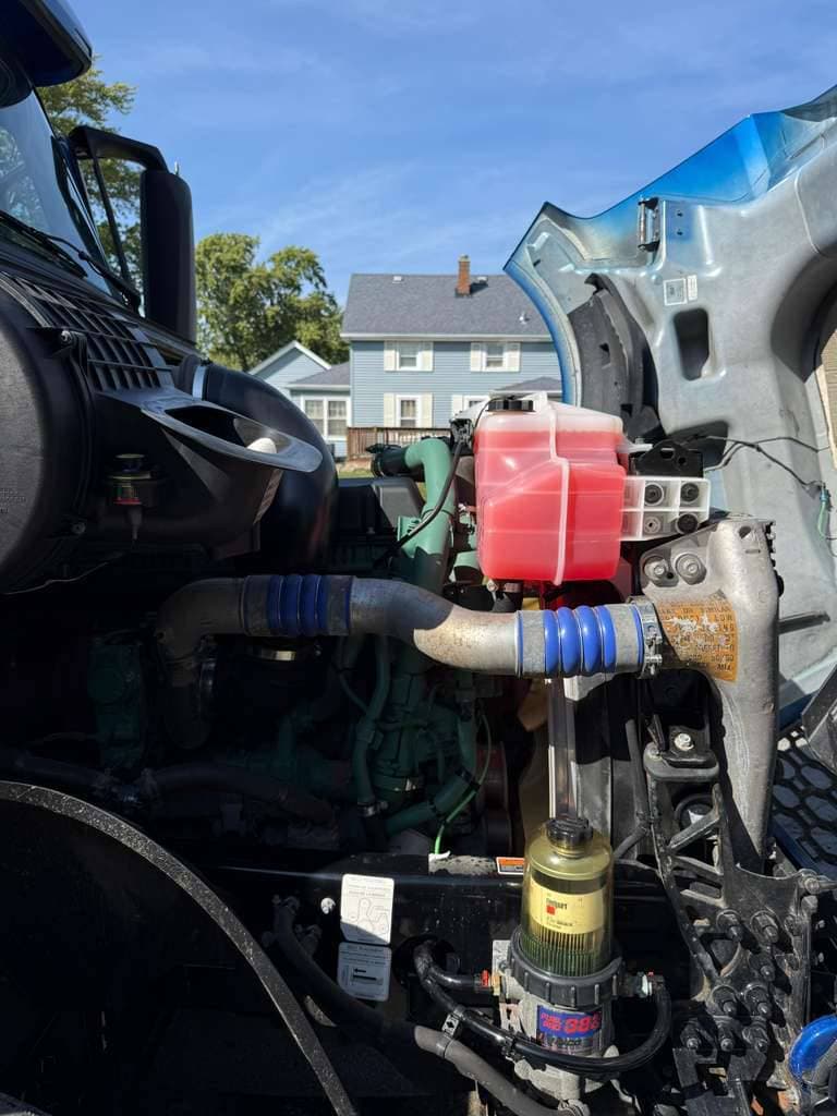 2021 Volvo VNL image 9