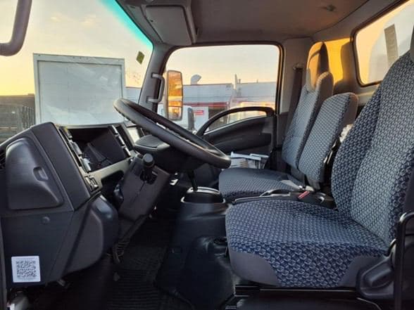 2025 Isuzu NRR image 14