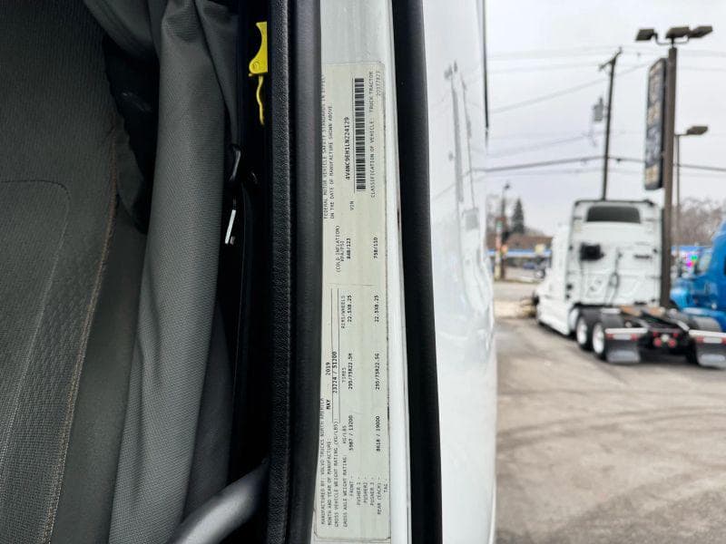 2020 Volvo VNL image 57