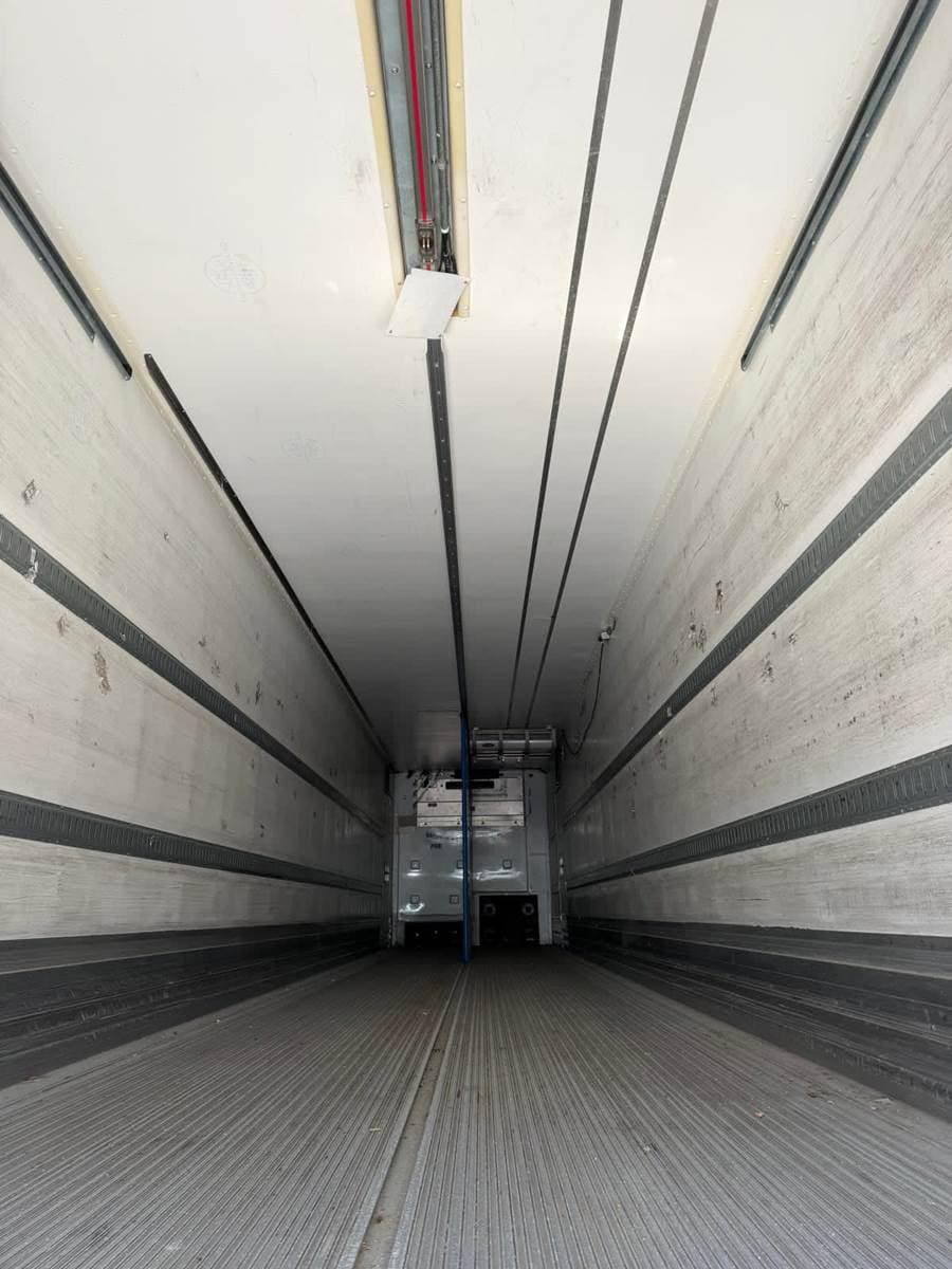 2018 Great Dane 48 ft Reefer Trailer - Roll up Door image 8