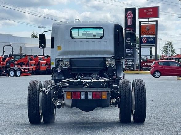 2025 Isuzu NRR image 10