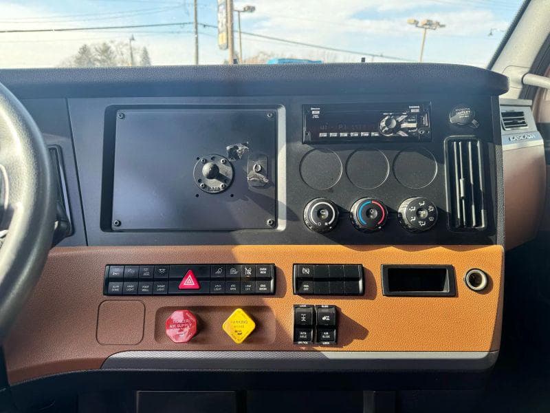 2019 Freightliner Cascadia image 19