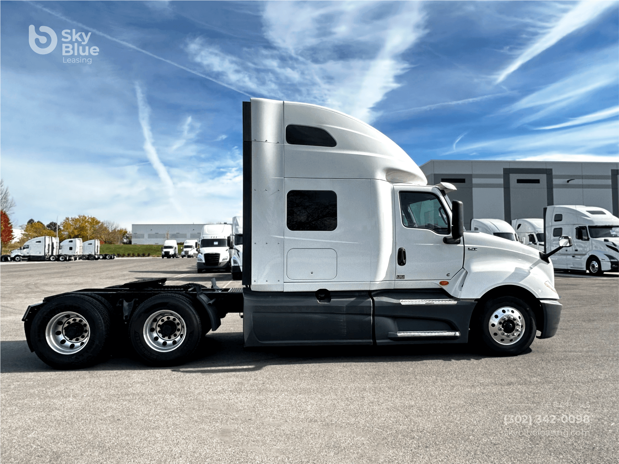 2022 International LT625 image 7