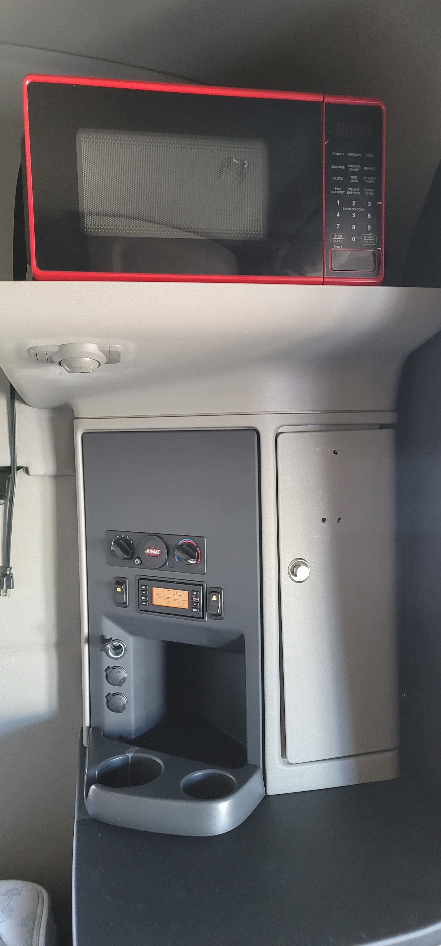 2019 Peterbilt 579 image 17