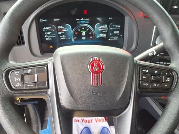 2026 Kenworth T880 image 21
