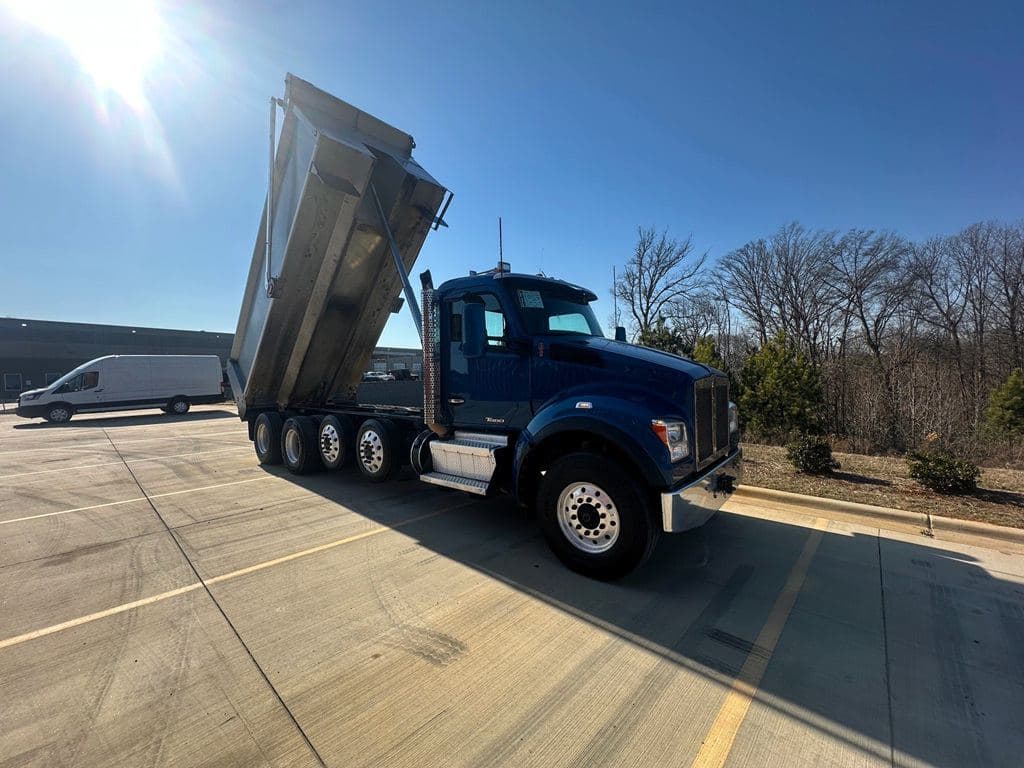 Used 2022 KENWORTH T880S image 9