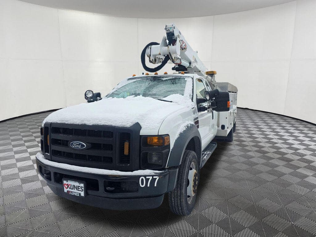 2009 Ford F-550SD XLT DRW image 3