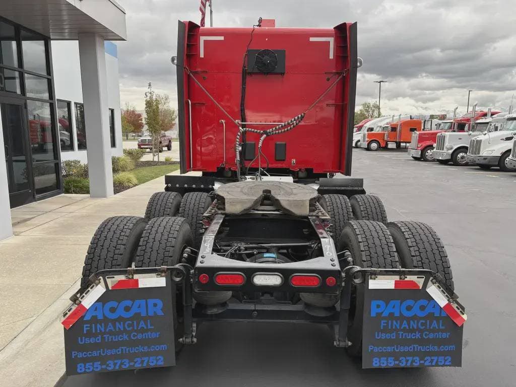 2022 Peterbilt 579 image 3