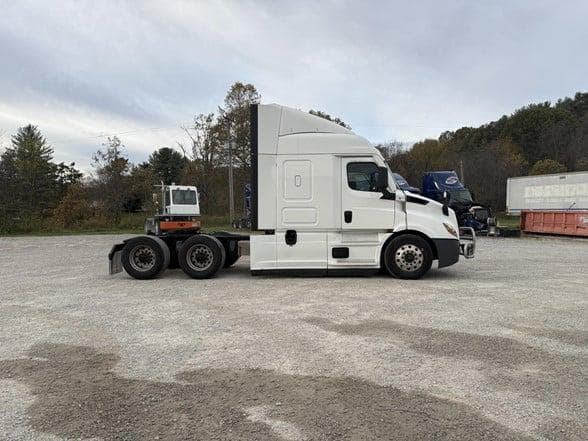 2021 Freightliner Cascadia 116 image 5