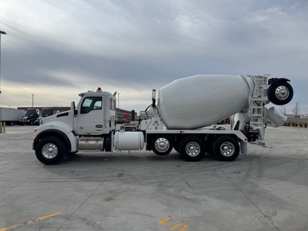 New 2026 KENWORTH T880 image 8