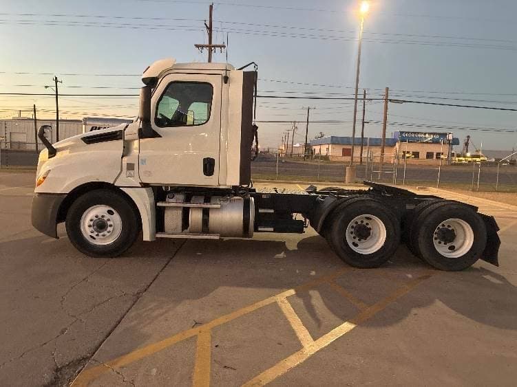2018 Freightliner Cascadia image 10