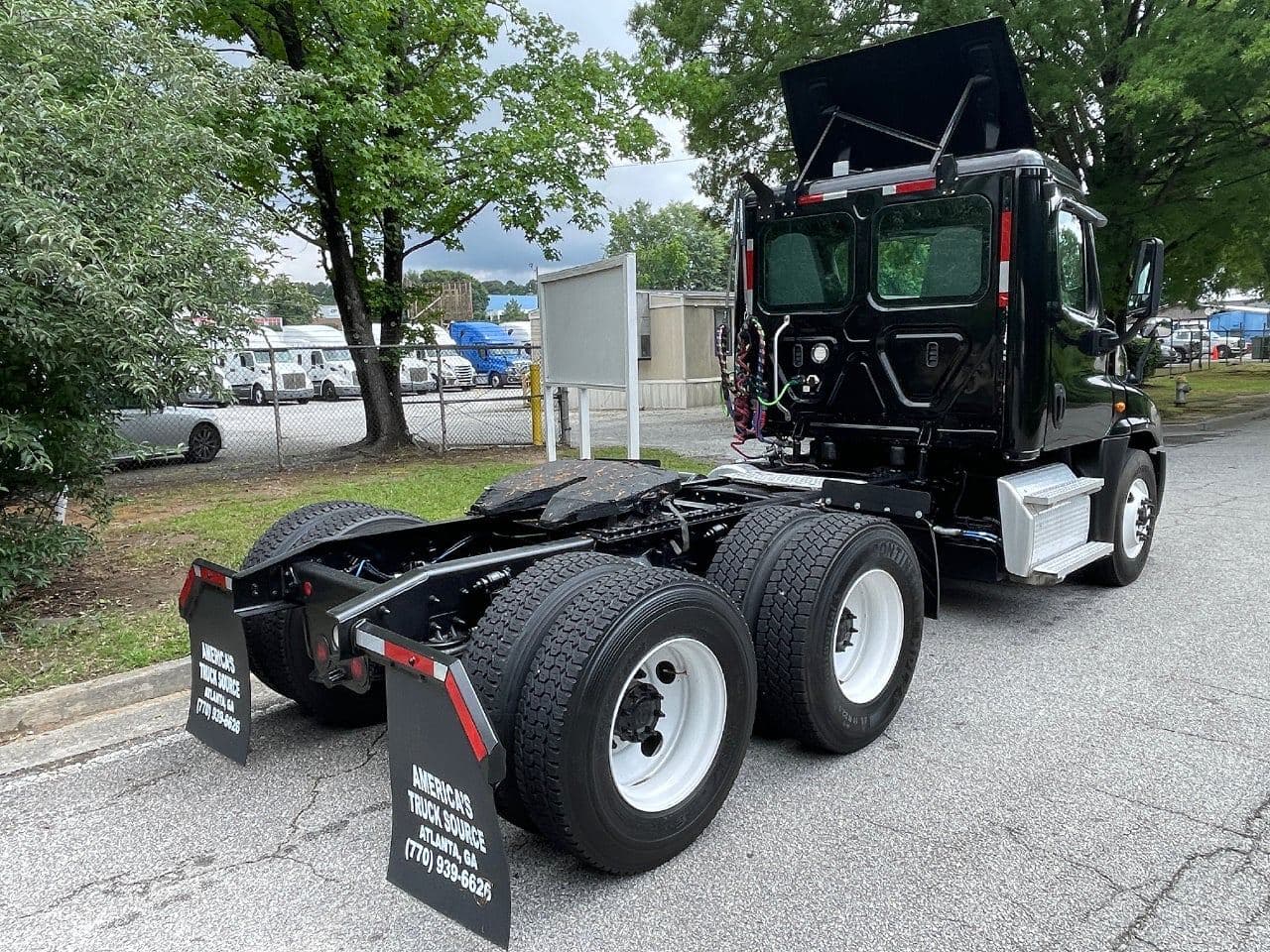 2018 Freightliner Cascadia 125 image 3