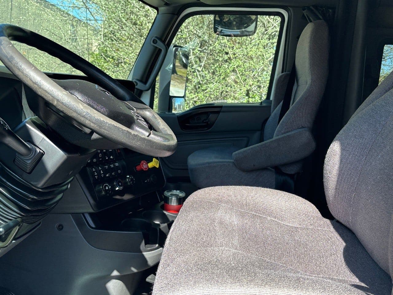 2018 International LT625 image 16