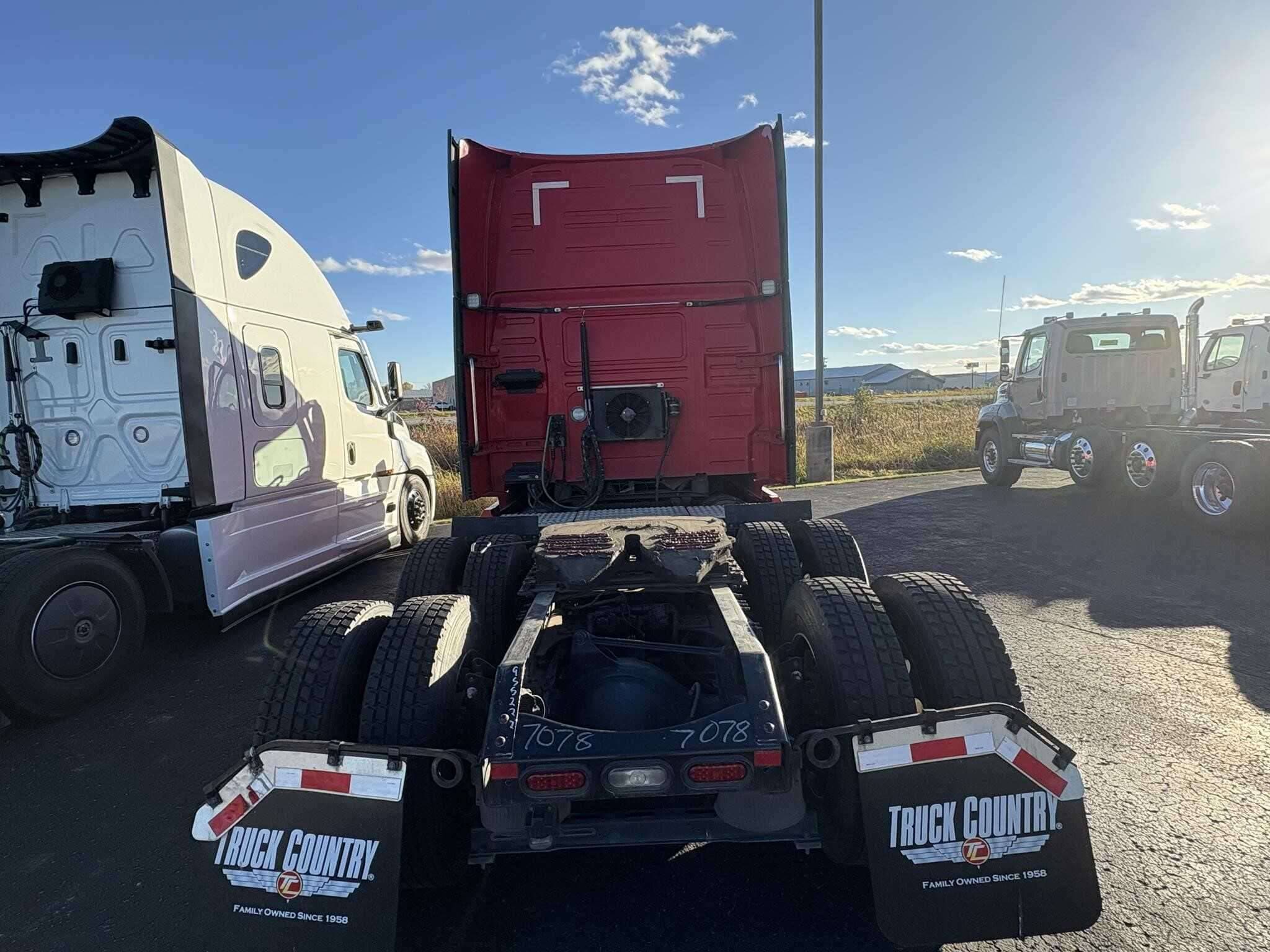 2022 Volvo VNL image 4