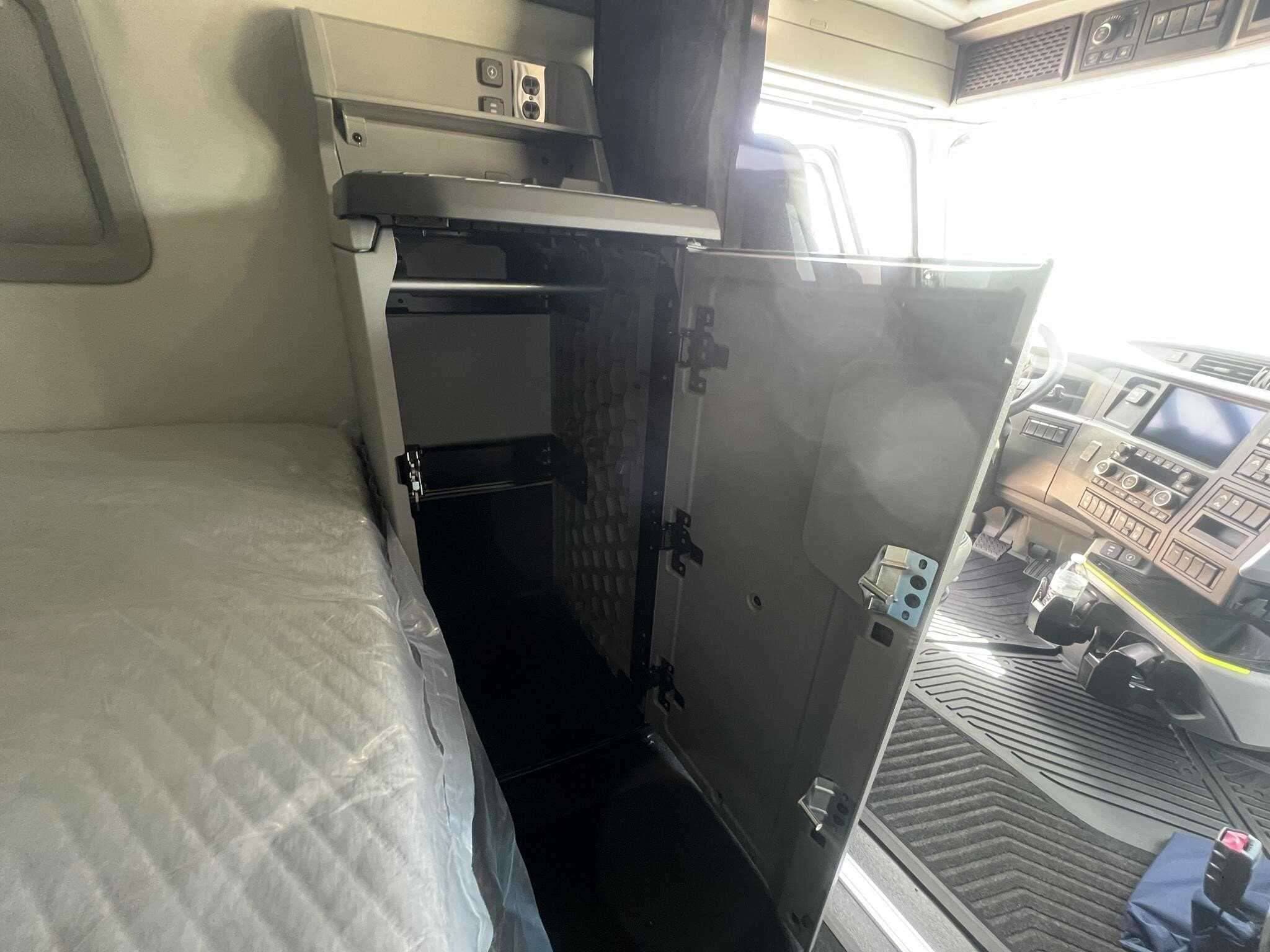 New 2026 VOLVO VNL64T840 Conventional - Sleeper Truck in Bossier City, LA image 9